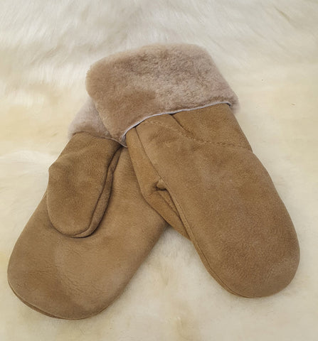 Egyujjas, kézműves, mogyoró színű női irha kesztyű