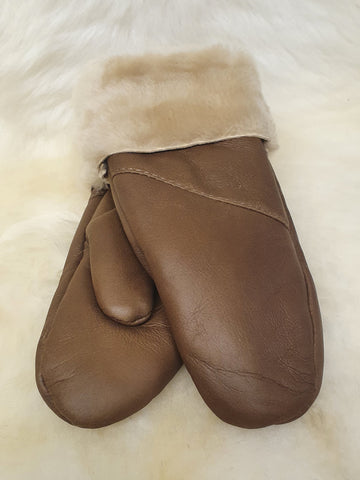 Egyujjas, nappásított, kézműves, barna színű női irha kesztyű