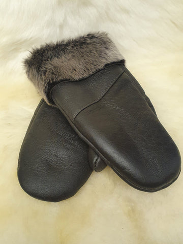 Egyujjas,nappásított kézműves, fekete színű női irha kesztyű