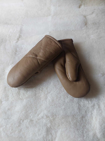 Egyujjas, nappásított, kézműves, férfi kesztyű