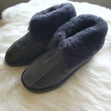 Szürke színű , cipzáras bárány mamusz