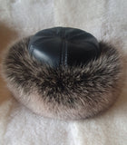 Fekete színű, kézműves női szőrme sapka