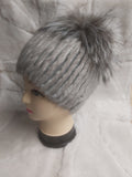 Világosszürke színű, kézműves női szőrme sapka