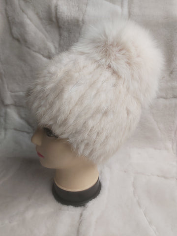 Halvány rózsaszínű , kézműves női szőrme sapka