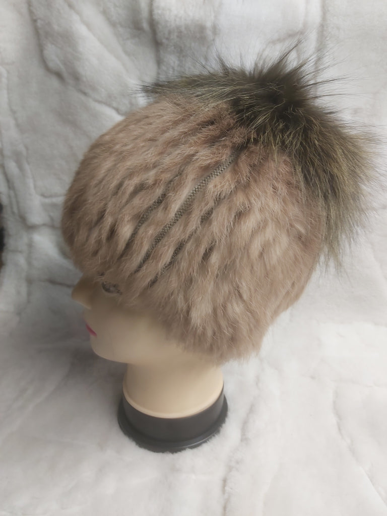 Mogyoró színű, kézműves női szőrme sapka