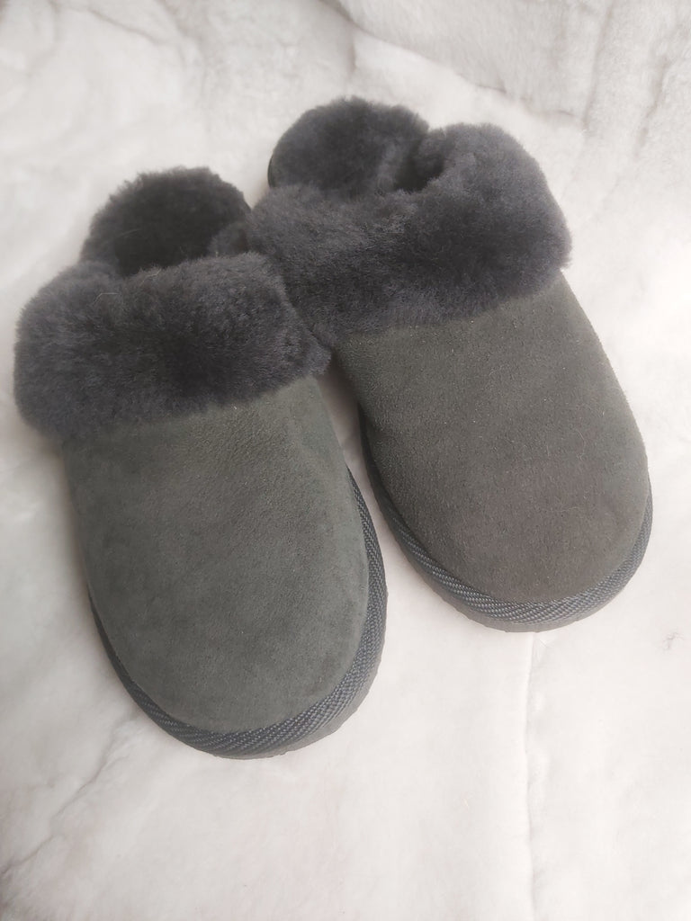 Szürke színű bárány papucs /42-es mérettől prém nélkül,szegve/