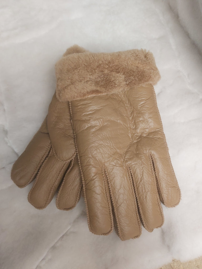 Ötujjas, nappásított, kézműves, karamell színű női irha kesztyű