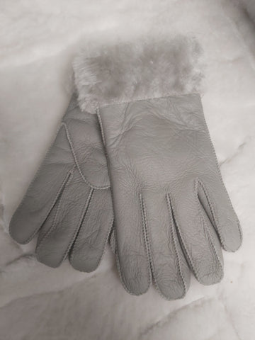 Ötujjas,világos szürke színű, nappásított, kézműves, női irha kesztyű